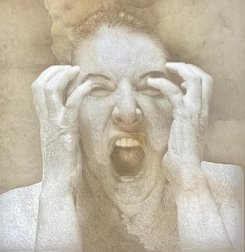 Selbstporträt Marina Abroamović, aufgenommen im Kunsthaus Zürich.