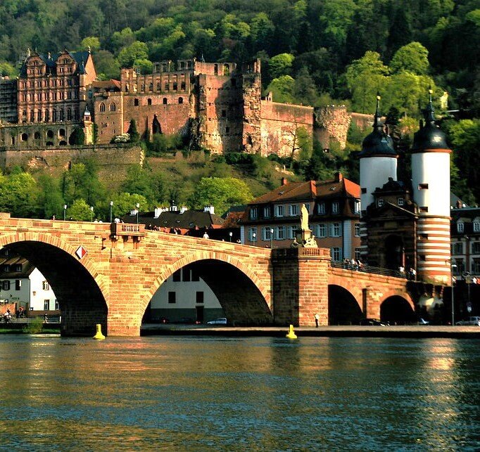 Der Blick auf die imposante Schlossruine in Heidelberg beflügelt die Fantasie.