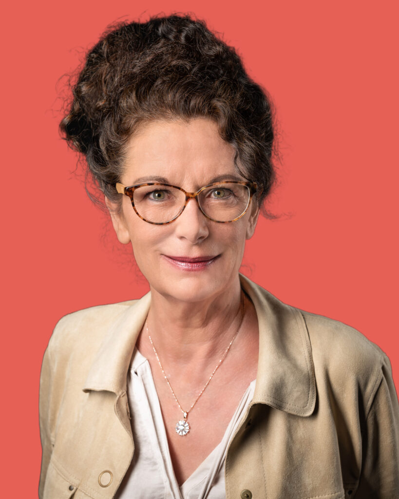 Claudia Schneider ist Journalistin, Autorin, Kommunikationsprofi, Social Media Managerin und Coachin.