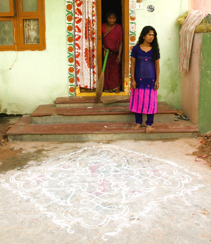 Im indischen Puducherry sieht man viele Yantras, gemalte Diagramme, auf den Strassen. 